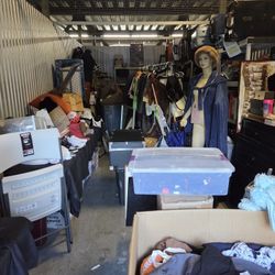 Storage Unit Sale Come Dig Through Alot Of Vintage And Random Things Garage Sale 