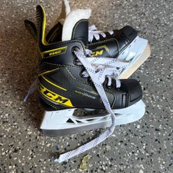 CCM Super Tacks Hockey Skates - Youth 10