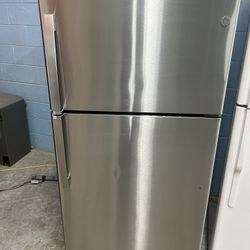 22 Cubic Foot Stainless Refrigerator 