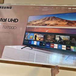 I’m selling this 70-inch Samsung TV, it’s almost like new
