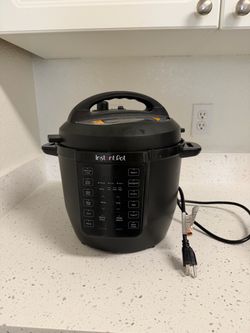 Instant pot RIO - 6 quart, 6 months old
