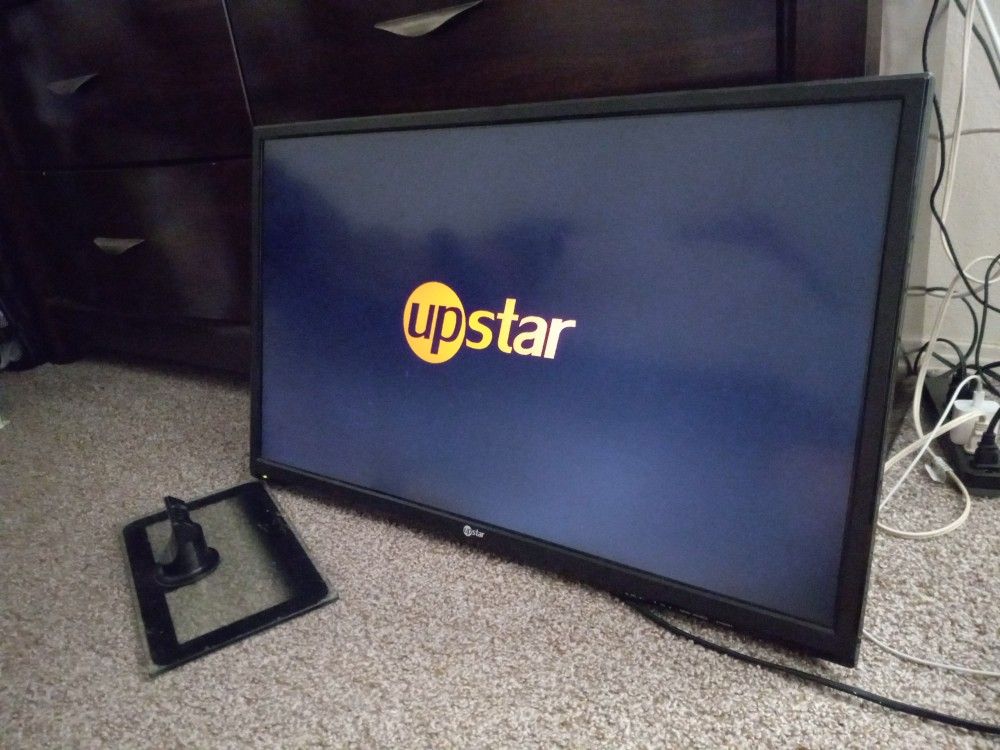 32' Upstar TV With Remote