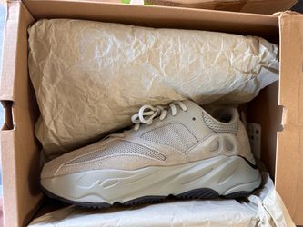Yeezy 700 salt 9.5