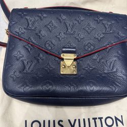 Louis Vuitton Métis Pochette Purse 