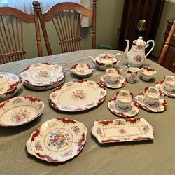 Royal Albert Canterbury Fine English Bone China - Exquisite!