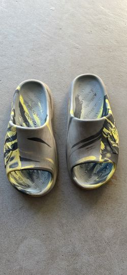 Boys size 3 Quiksilver Slide Sandals