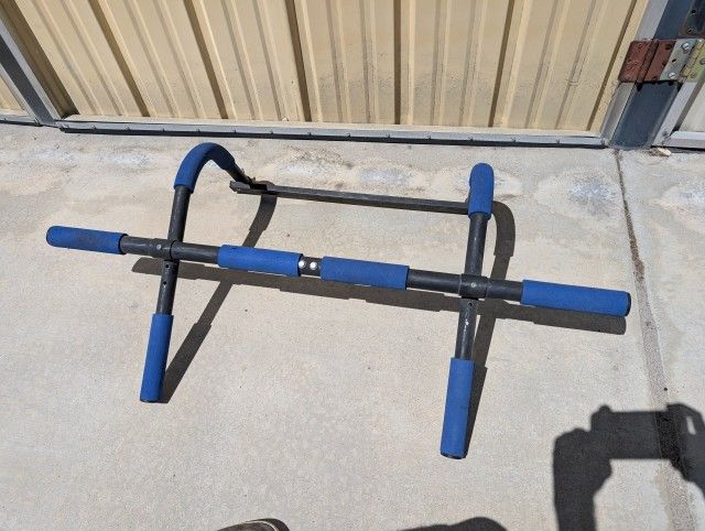 Pull Up Bar