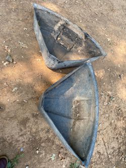 Horse feeders
