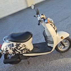 Stylish Honda Metropolitan Scooter