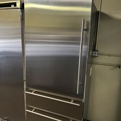 Viking 36”Wide 7Series Built In Bottom Freezer Stainless Steel Refrigerator 