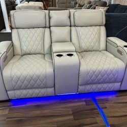Power Reclining Loveseat!