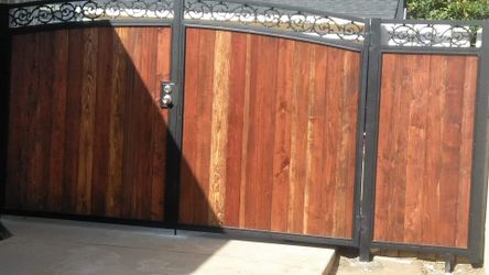 Puerta metal y madera