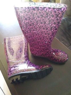 New Girls size 2 DISNEY rain boots NEVER WORN