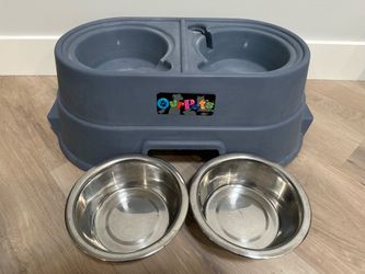 Double Dog Feeder