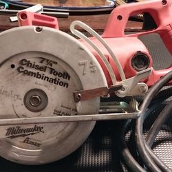 MILWAUKEE WORM DRIVE 7 1/4 CORDED SAW