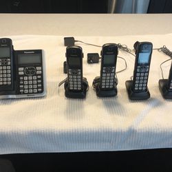 5 Digital Telephones Panasonic 