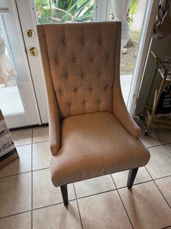 Single accent chair