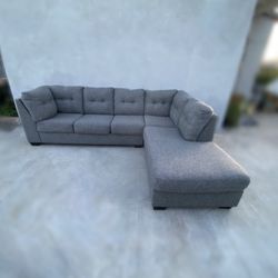 Plush Gray Ashley Furniture Sectional Sofa (FREE DELIVERY 🚚)