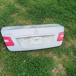 10-13 Mercedes Benz E350 Trunk 