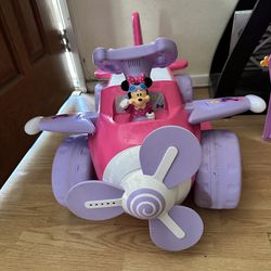 Minnie Mouse Electric Plane
