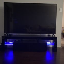 Tv 70” And Tv Stand
