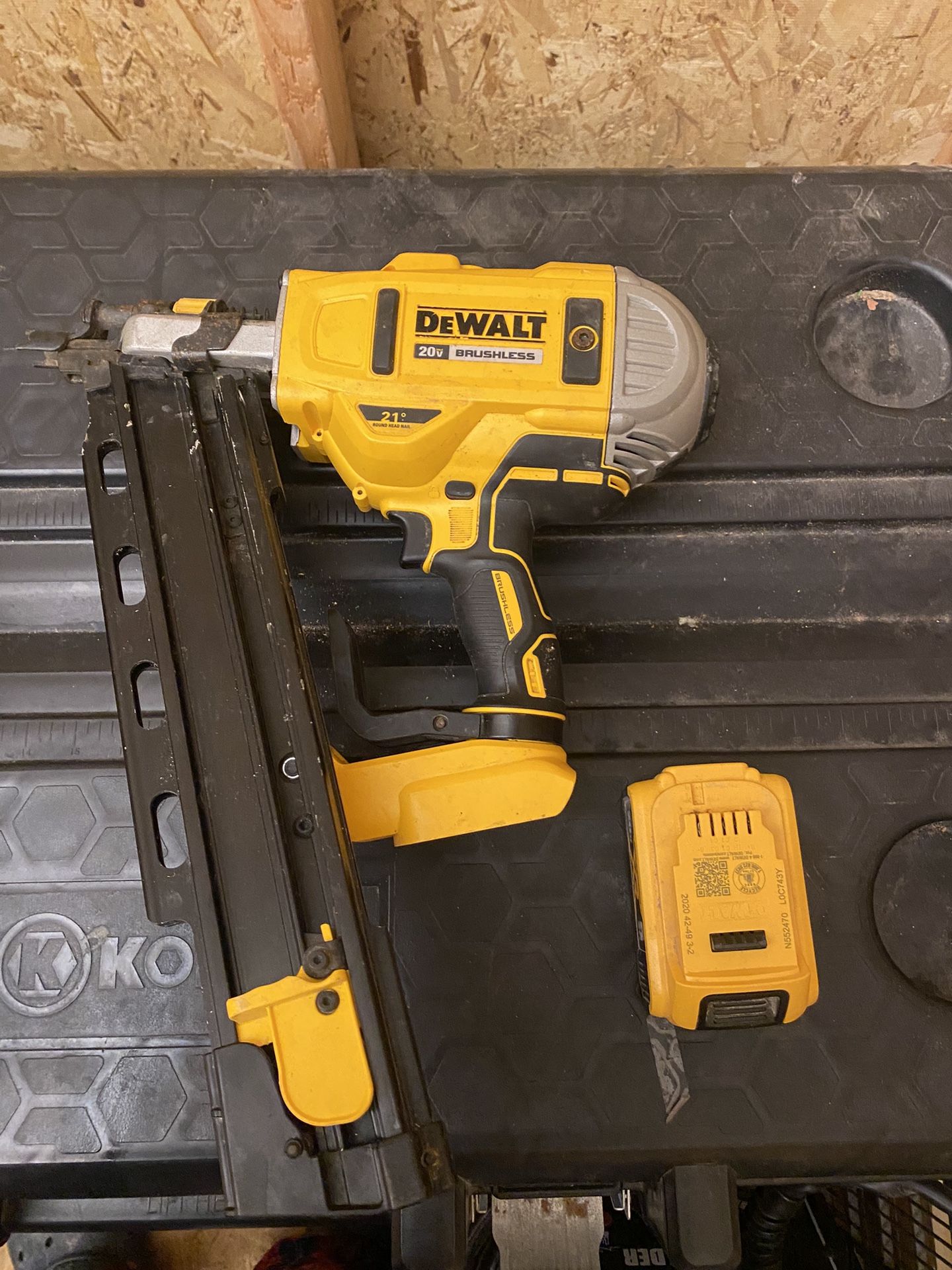 Dewalt Nail Gun 