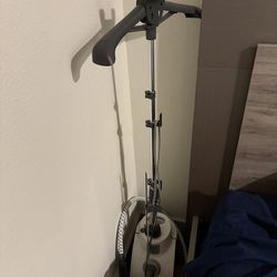 Stand up clothing steamer