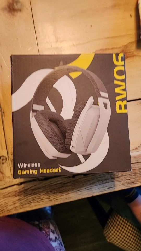 Binnune BW06 wireless gaming headset