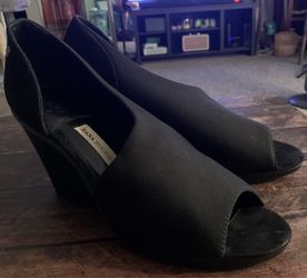 Dana Buchanan wedge heels