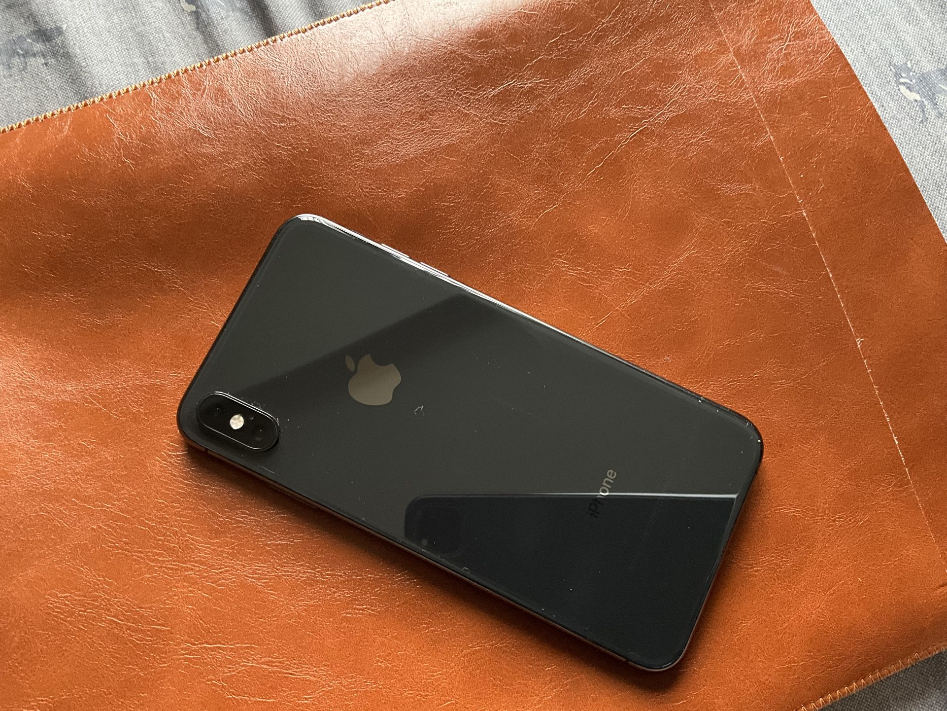 Apple IPhone Xs Max 64GB UNLOCKED BLACK