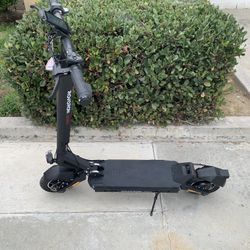 48V 1200W Rear-Wheel Electric Scooter with 33-Mile Long Range