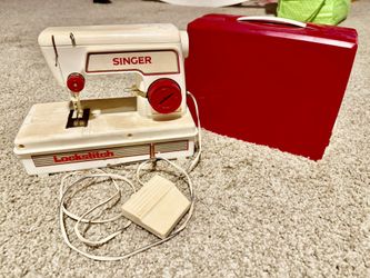 Vintage Original Singer Lockstitch Sewing Machine Battery Powered Or Corded With Case And Pedal