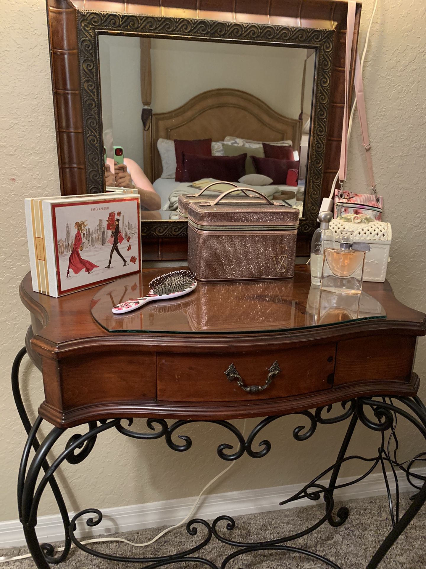 BEAUTIFUL VANITY ,MIRROR, AND PALE PINK ANTIQUE WONDERFUL LIGHT FIXTURE