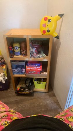 Game Cabinet & Games In Pic