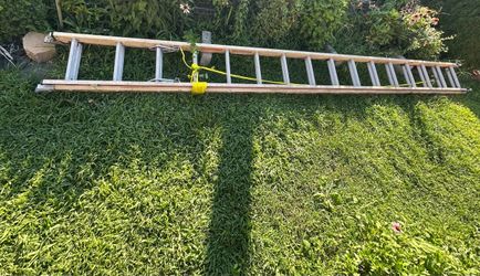 32’ Fiberglass ladder