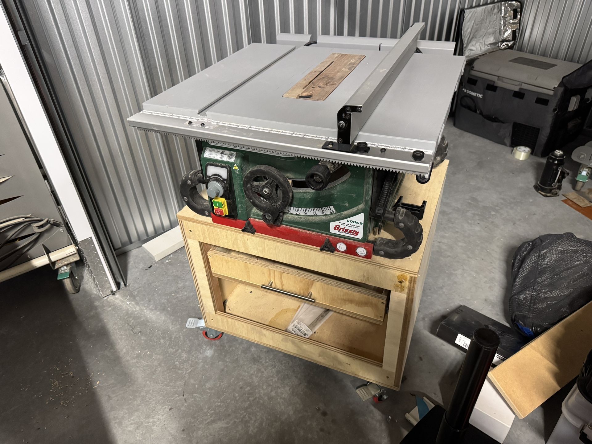 Grizzly G0869 - 10" 2 HP Benchtop Table Saw