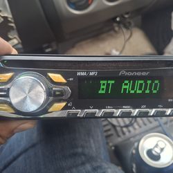 STEREO PIONEER CD AUX USB BLUETOOTH CAMBIA DE DIFERENTES COLORES GOOD CONDICIÓN ABLO ESPAÑOL