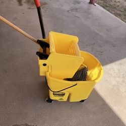 Rubbermaid Mop Kit 