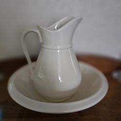Vintage Holiday Designs Pitcher and Wash Basin Set