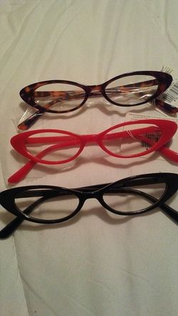 Cat eye statement glasses