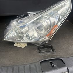 Infiniti G37 Driver Side Headlight