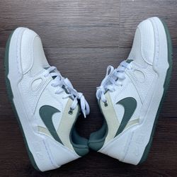 New Mans Nike Full Force Low sneakers, size 8