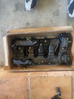 Used valve cover for 2019 alfa Romeo can include screws and gasket set