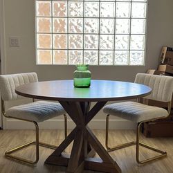Round Dining Table 