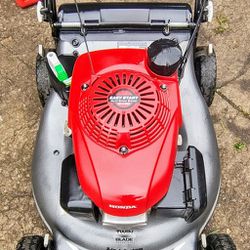 Excellent Condition! Honda Harmony 3-N-1 Self-Propelled Lawnmower!