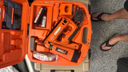Paslode Cordless 16 Gauge angled finisher nailer