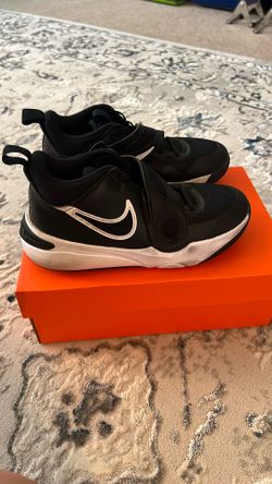 Boys Nike Team Hustle Shoes
