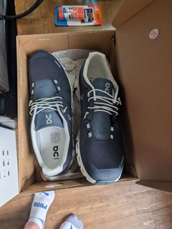 On Cloud 5 Blue-white 12.5- new
