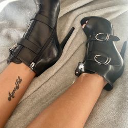 Leather Boots With  Heels By Guess!