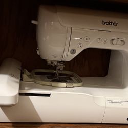 Brother SE1900 Embroidery & Sewing Machine 